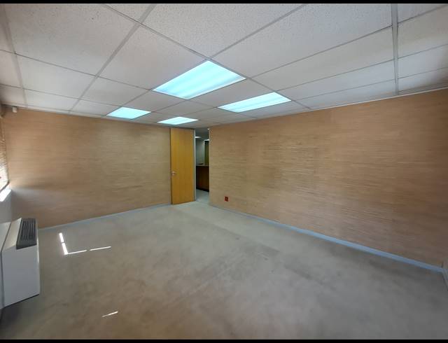 162M² OFFICE TO LET IN DUNKELD WEST